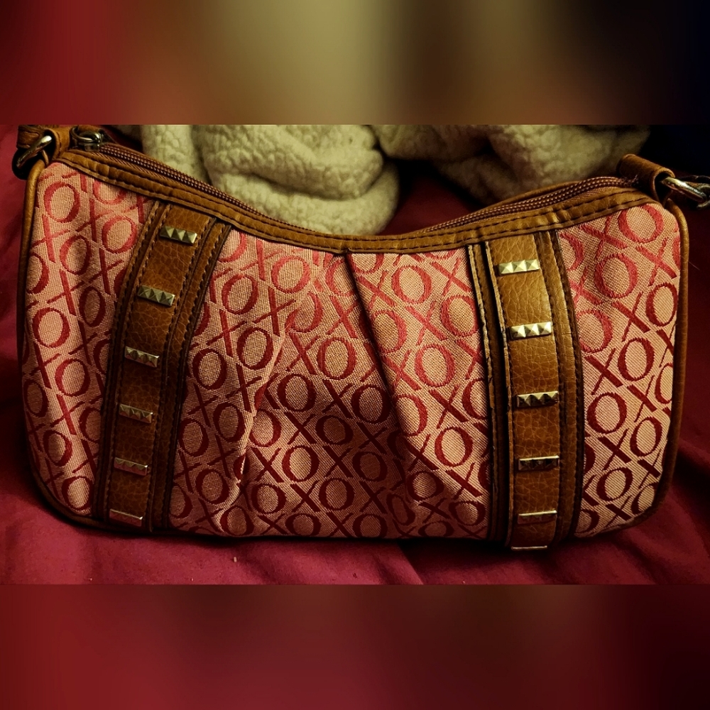 XOXO pink purse